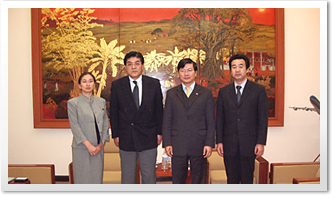 ベトナム航空社長とアジア便の就航について対談。